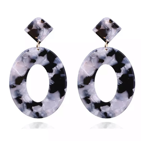 (2 for$20) Oval Acrylic Pendant Earrings NWT - Picture 2 of 2